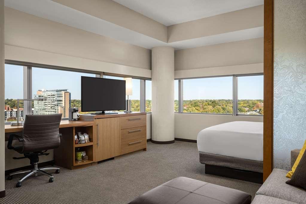Hyatt Place Iowa City Downtown Room photo