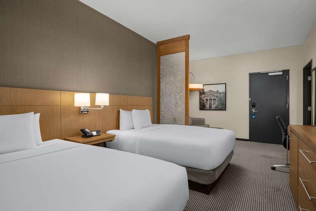 Hyatt Place Iowa City Downtown Room photo