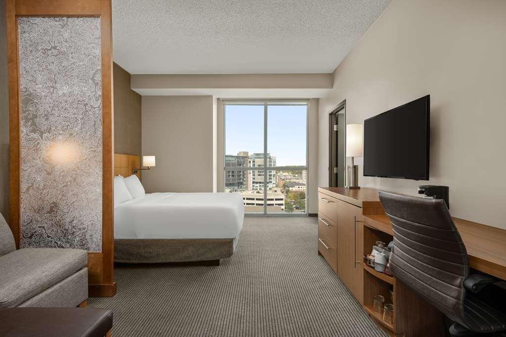 Hyatt Place Iowa City Downtown Room photo