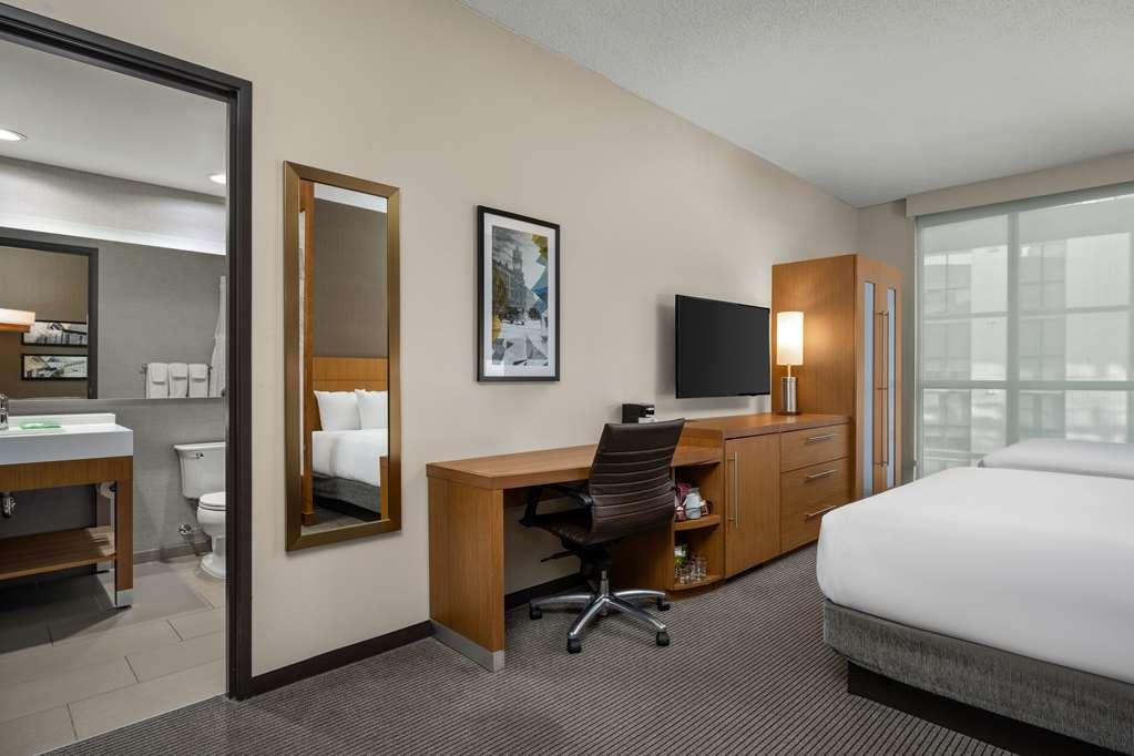 Hyatt Place Iowa City Downtown Room photo