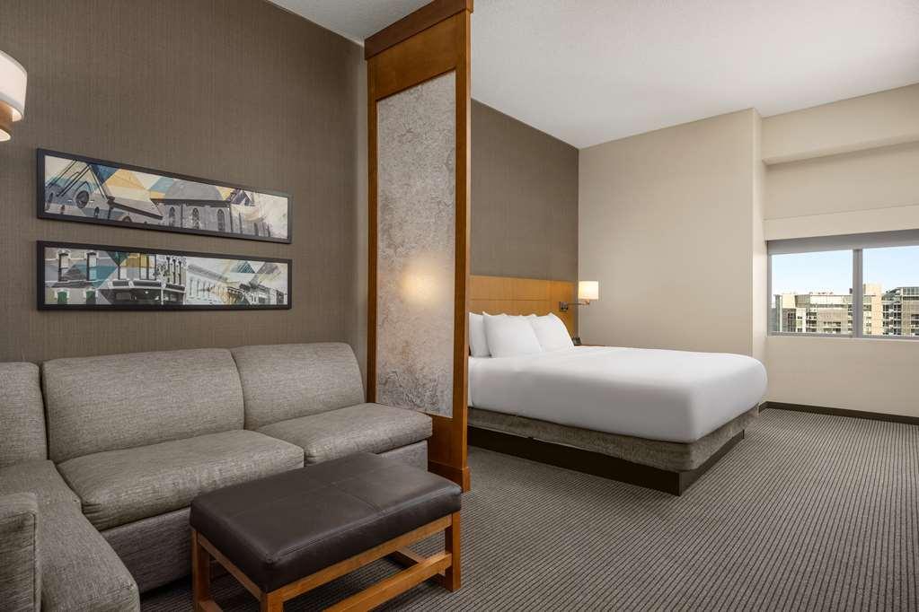 Hyatt Place Iowa City Downtown Room photo