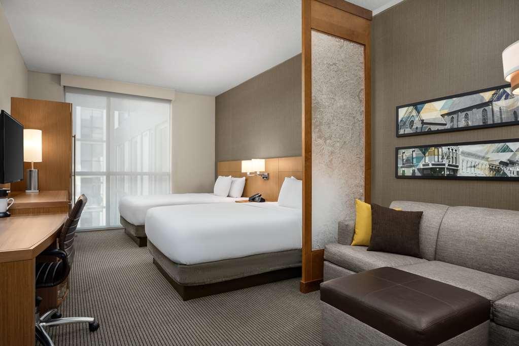 Hyatt Place Iowa City Downtown Room photo