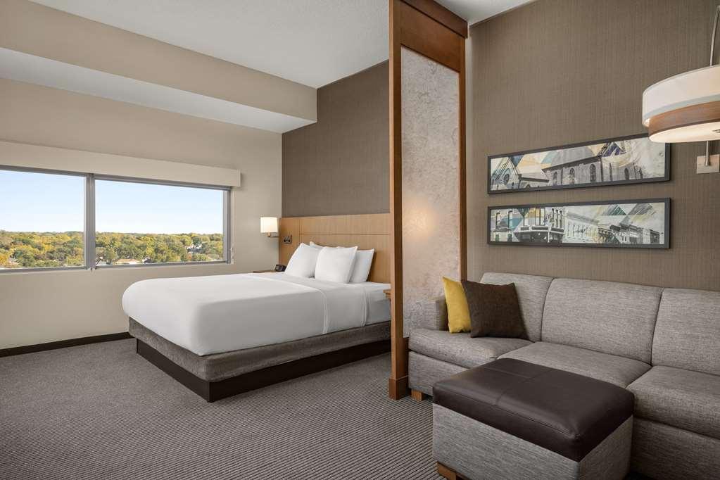 Hyatt Place Iowa City Downtown Room photo