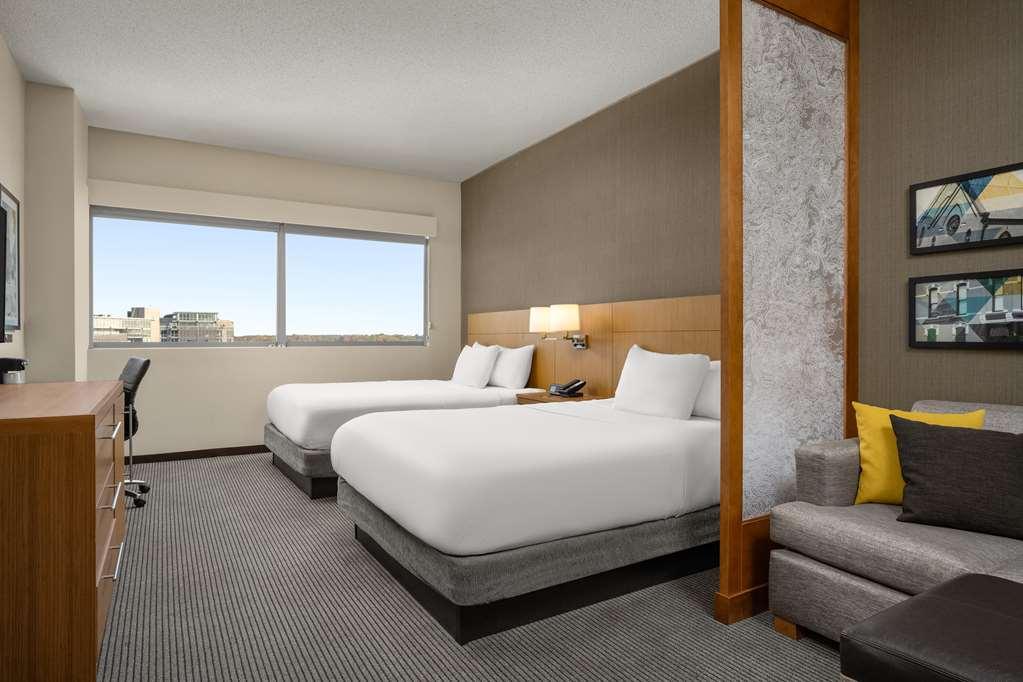 Hyatt Place Iowa City Downtown Room photo