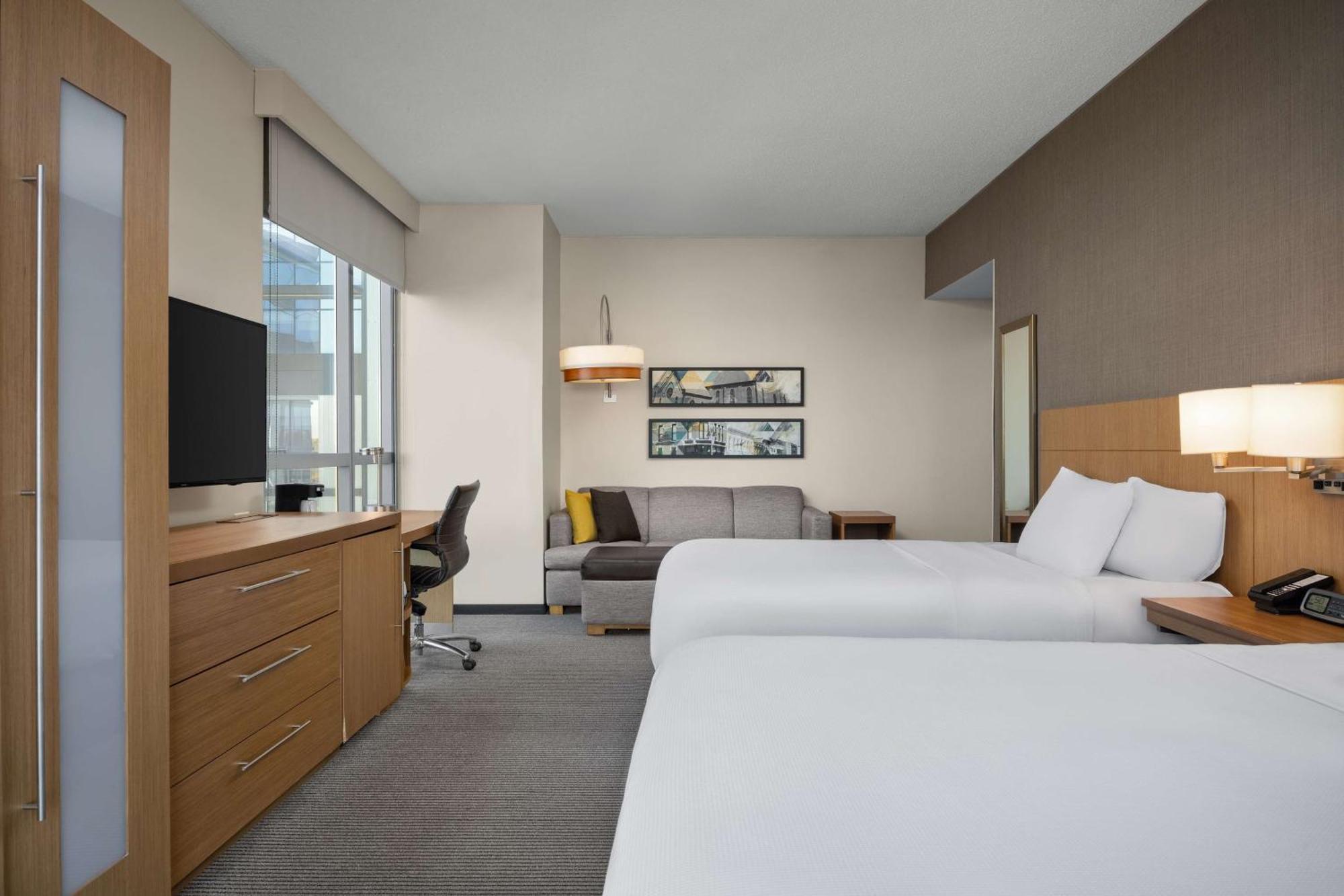 Hyatt Place Iowa City Downtown Exterior photo