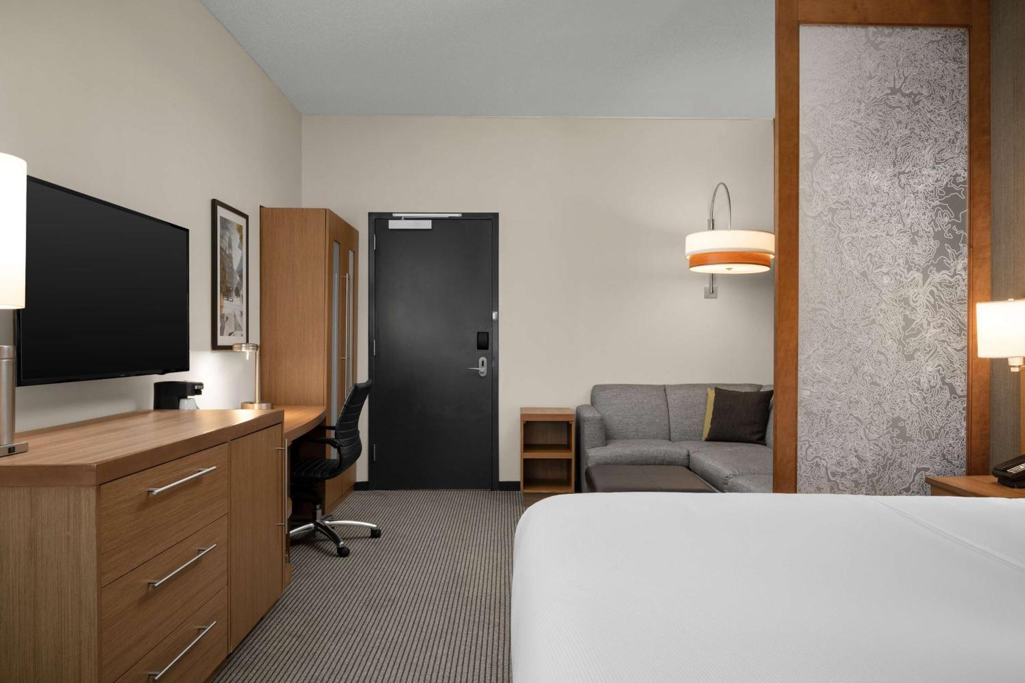 Hyatt Place Iowa City Downtown Exterior photo