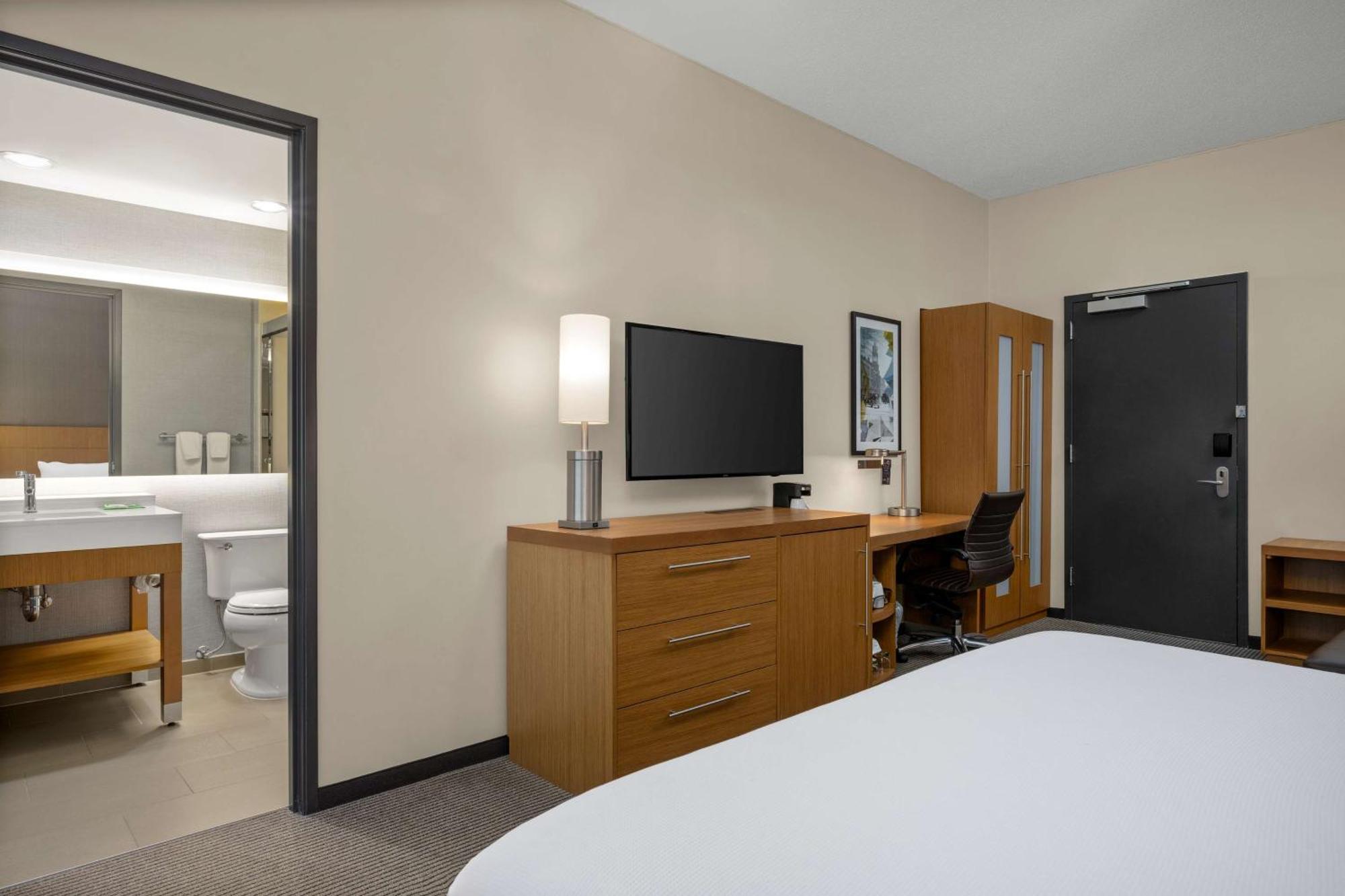 Hyatt Place Iowa City Downtown Exterior photo