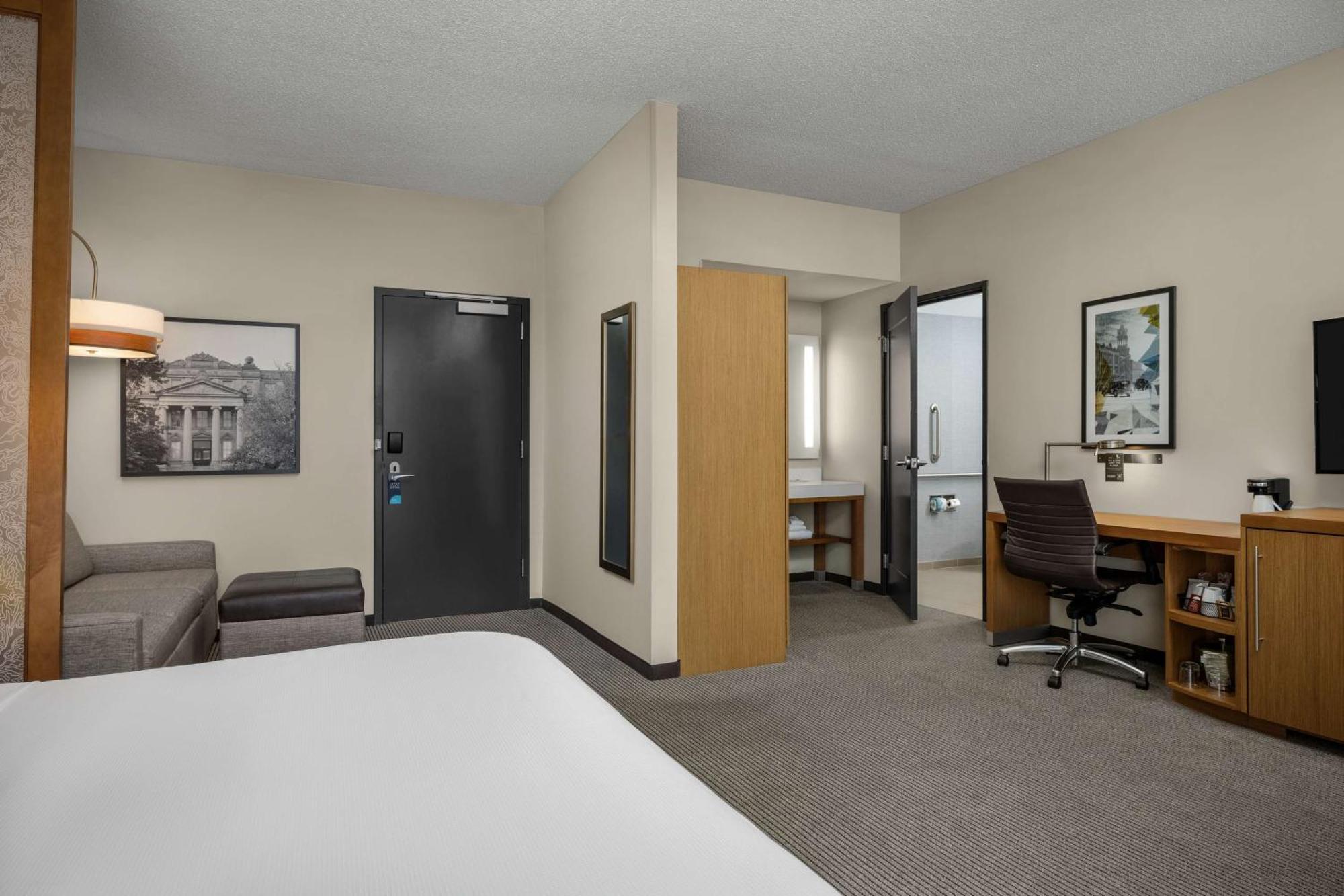 Hyatt Place Iowa City Downtown Exterior photo